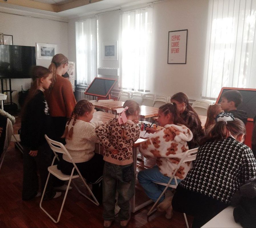 Во Дворце культуры имени Горького ,сегодня, была проведена важная информационно-просветительская беседа с детьми и подростками, посвященная культурному наследию и памятным местам родного края
