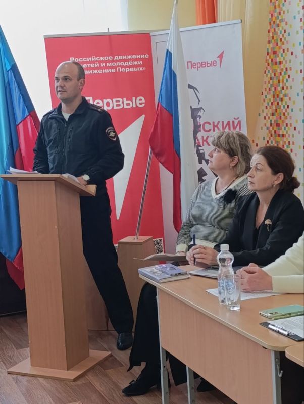 Сегодня в Ровеньконской гимназии № 1 им. Г.С. Шонина состоялось городское родительское собрание, в котором приняли участие председатели родительских комитетов от образовательных учреждений города Ровеньки и почетные гости