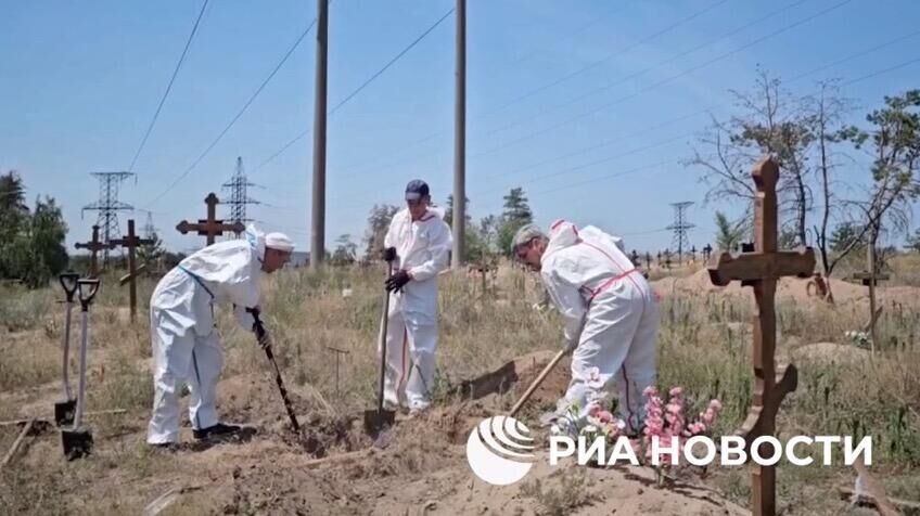 Из массового захоронения в Северодонецке извлекли останки 13 тел