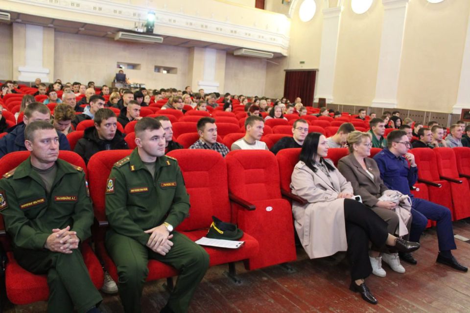 Сегодня в стенах МБУ "Новопсковский ДК" прошло торжественное мероприяти, посвященное осеннему призыву в ряды Вооруженных сил Российской Федерации