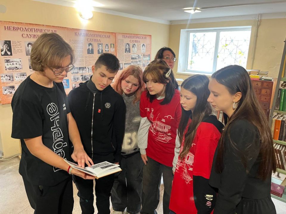 Активисты «Движения первых» в Алчевске прикоснулись к героической истории медицины