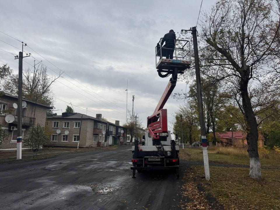 Работы по замене уличного освещения в пгт Кленовый