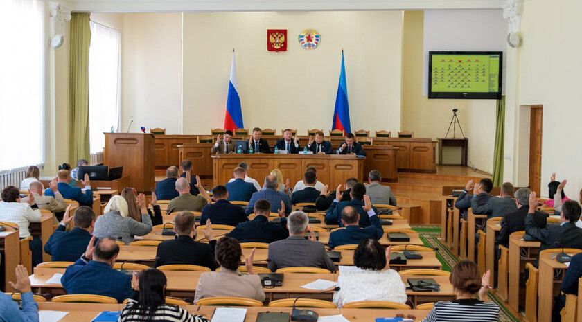 Парламент ЛНР законодательно закрепил поддержку студенческих семей в рамках молодежной политики