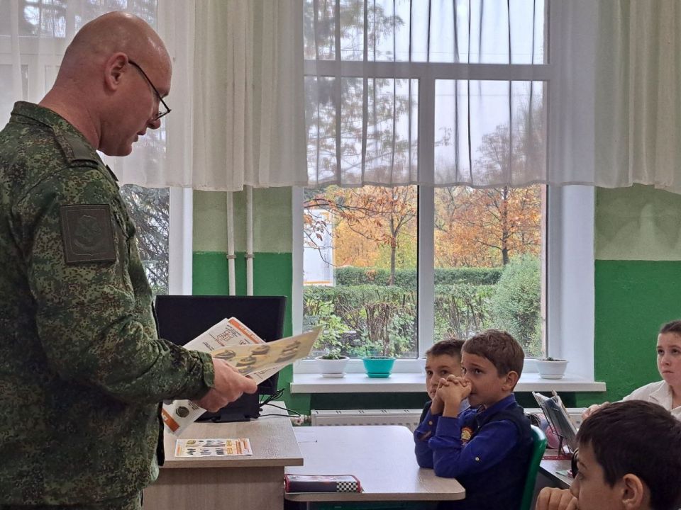 В Лутугинской средней школе №1 прошел для учащихся 5 класса инструктаж-диалог «Безопасность – это важно»