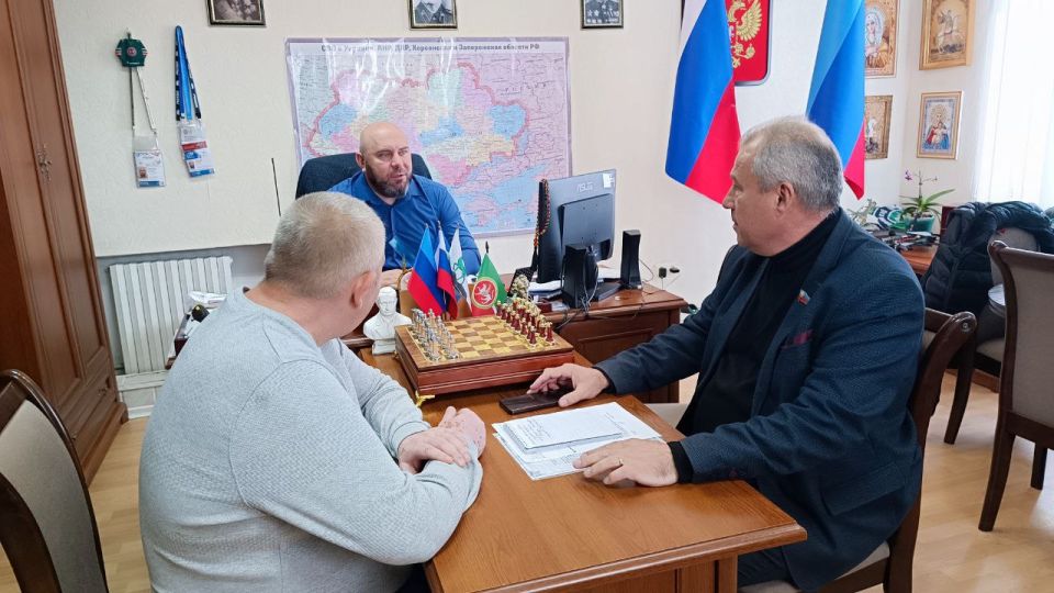 Вячеслав Третьяков: Провел важное рабочее совещание с депутатом Народного Совета ЛНР Юрием Юровым и Председателем Совета Александром Фещенко