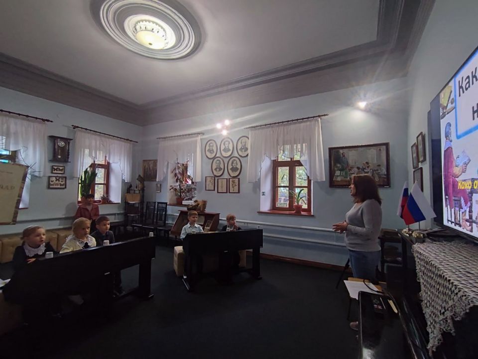 В Мемориальном музее Б.Д. Гринченко прошел час истории «Как учились на Руси»