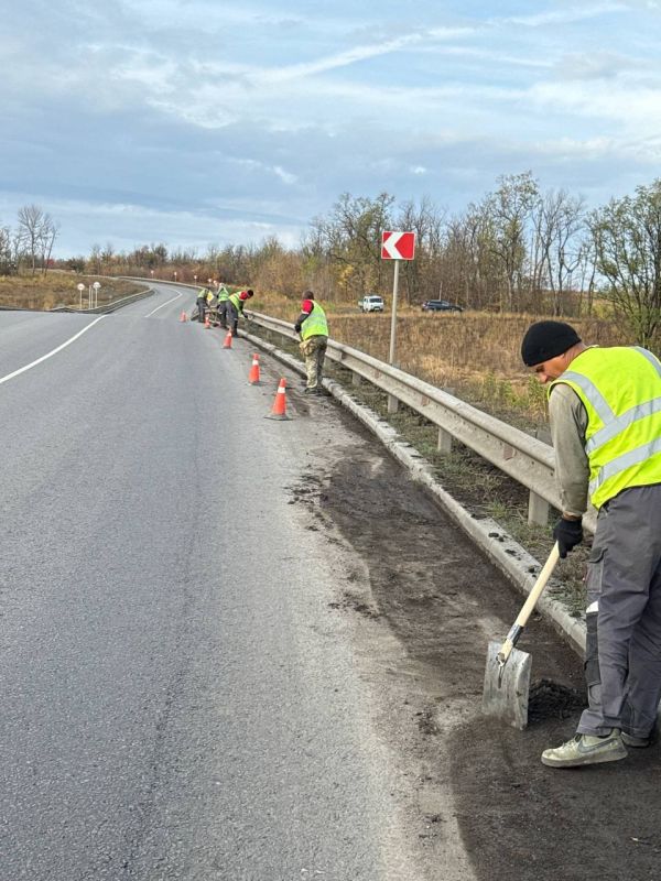 Закулисье дорожных работ: публикуем кадры рабочих процессов, выполненных на автодороге Луганск – Лутугино – Красный Луч – граница Донецкой Народной Республики