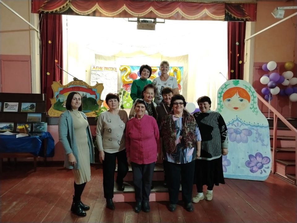 Нагольно-Тарасовский Дом культуры распахнул свои двери для яркого и самобытного праздника улицы "Вечер добрых традиций ", объединившего жителей улицы Ленина и всего посёлка Нагольно-Тарасовска в атмосфере тепла и...