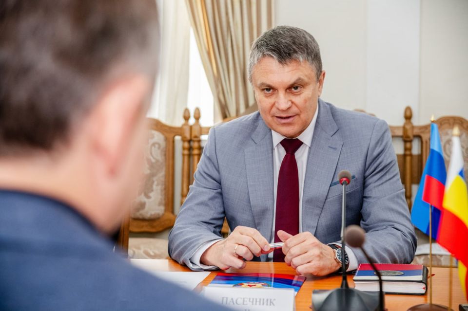 Глава ЛНР Леонид Пасечник и губернатор Ростовской области Юрий Слюсарь обсудили создание непрерывной системы казачьего образования