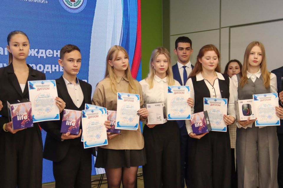 � �������� ���������� ������������� ��������� ����������� ��������� ����������: ������, �����, ������