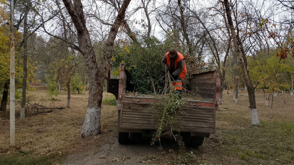 В Молодогвардейске продолжаются работы по благоустройству