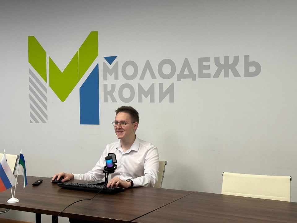 Регион-шеф провёл лекцию по молодёжной политике для старшеклассников Ровеньков