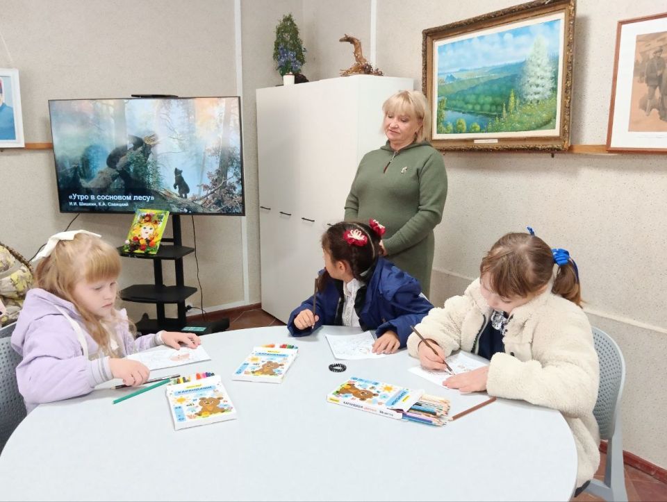 Путешествие по залам Третьяковской галереи и знакомство с картиной Ивана Ивановича Шишкина «Утро в сосновом лесу»