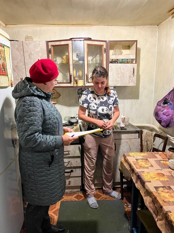 В рамках проведения совместного рейда "Семья" работниками отдела опеки, попечительства и патронажа Администрации совместно с ОМВД России "Старобельский" была выявлена семья, в которой родители не исполняют родительские...