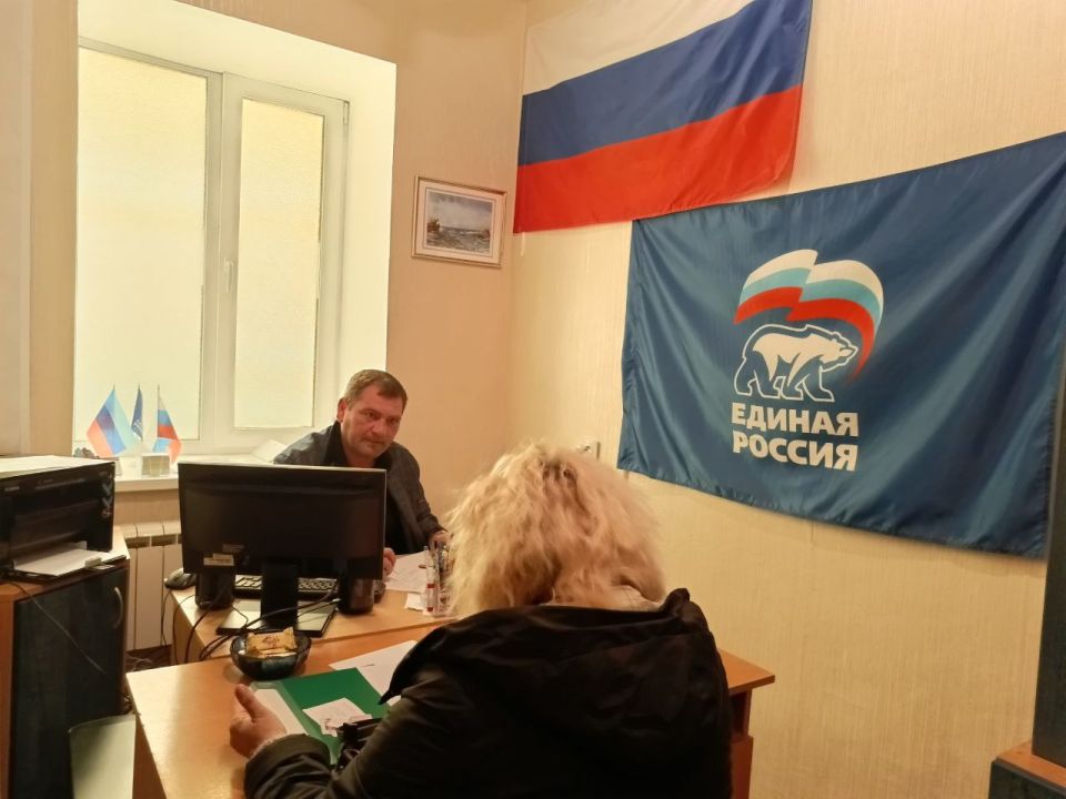 Депутаты Совета городского округа муниципальное образование городской округ город Лисичанск Луганской Народной Республики продолжают приемы граждан