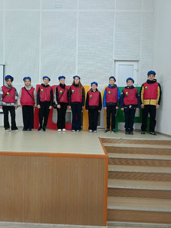 Отряд Юных инспекторов дорожного движения Лутугинской средней школы №1 дали клятву юных инспекторов