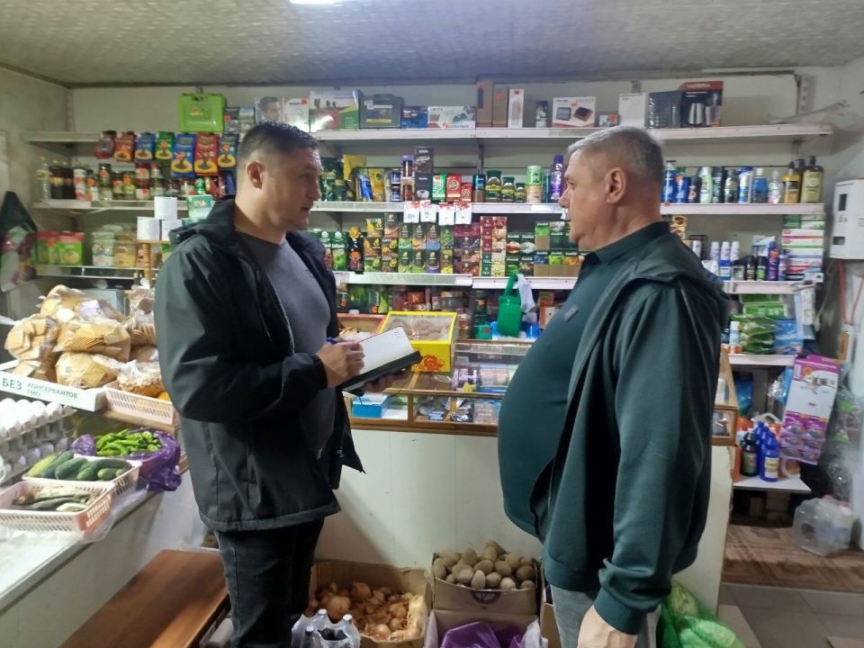 Вячеслав Третьяков: Мой помощник Владимир Запорожец вместе с депутатом партии "Единая Россия" Виктором Запорожцем провели рабочую поездку в села Бараниковка и Краснореченское, расположенные в Кременском МО