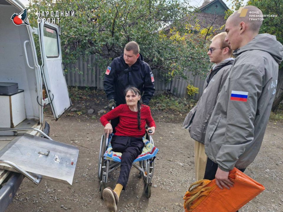 Молодёжка НФ совместно с РИК ЛНР посетили Алчевскую Богадельню