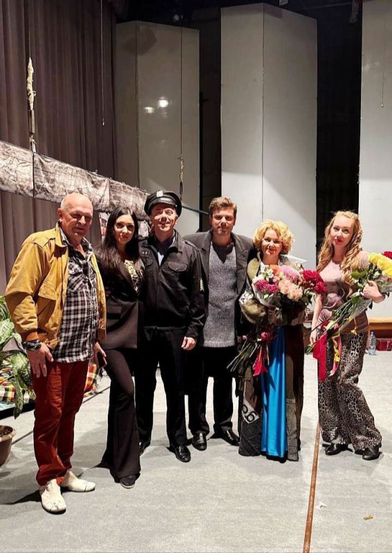 Андрей Рубанцов: Вчера во Дворце культуры имени Горького развернулось феерическое действо под названием "Дорогая Памела"