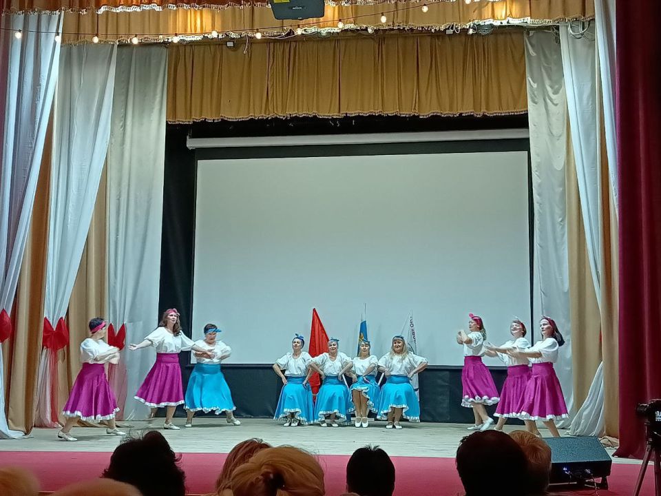 На главной сцене районного Дворца культуры Перевальского округа состоялась незабываемая концертная программа, в которой приняли участие коллективы и солисты Централизованной клубной системы Кувандыкского муниципального...