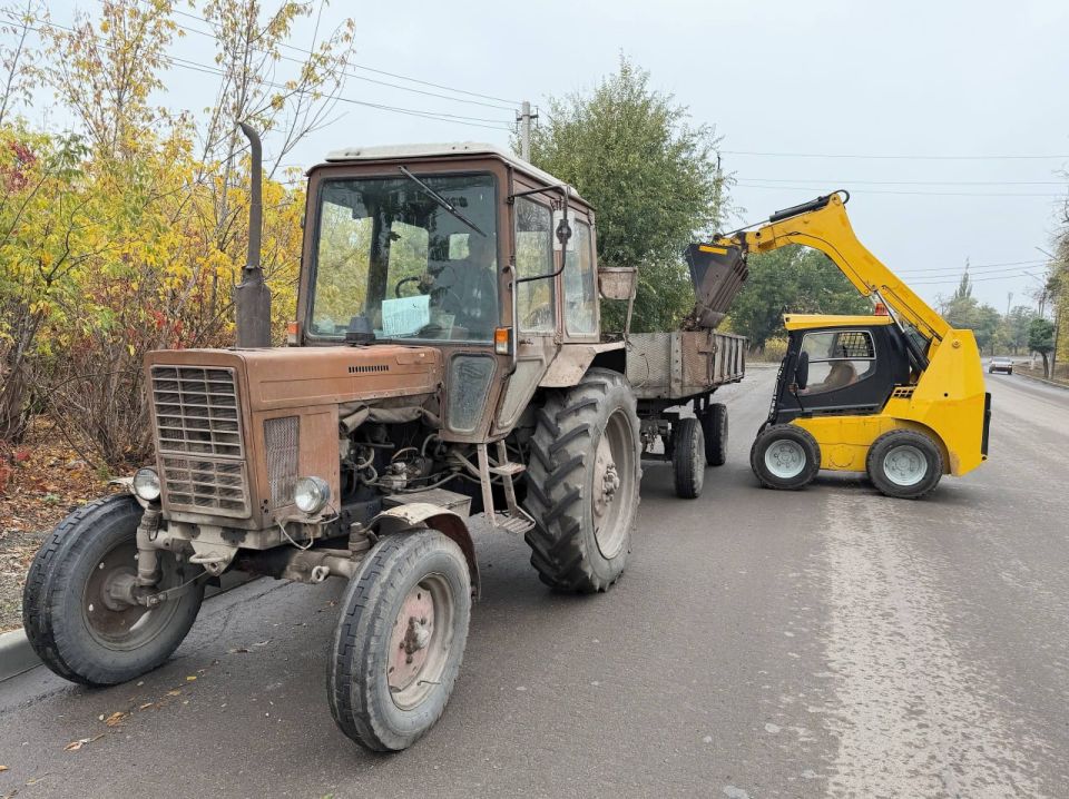 Андрей Губарев: Сотрудники Муниципального унитарного предприятия «Комбинат коммунальных услуг города Первомайска» приступили к очистке бордюрного камня по улице Ленина