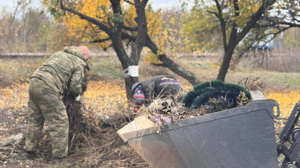 МУП «ЖЭК» г. Ровеньки были проведены работы по очистке территории кладбища в районе бывшей шахты №54