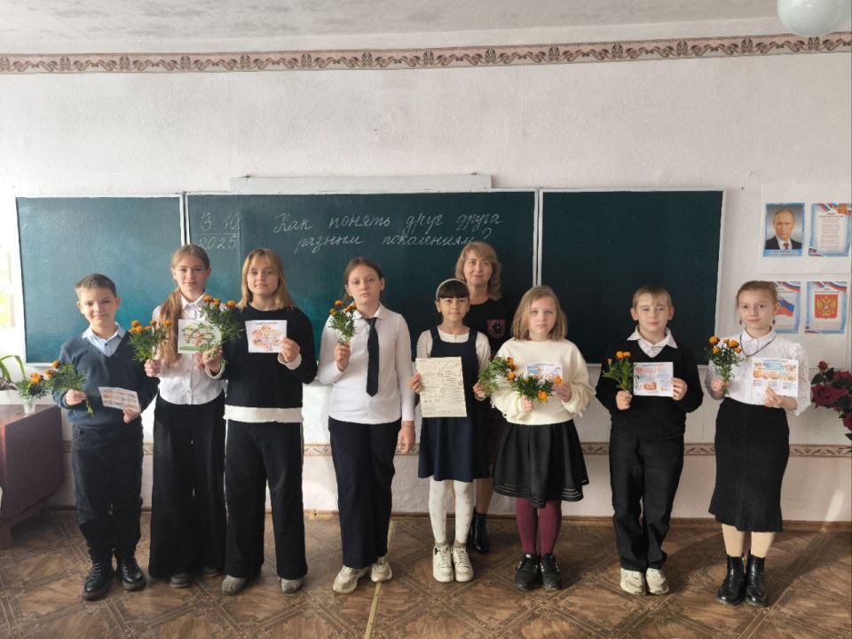 В Ровеньковских школах прошло занятие из цикла «Разговоры о важном»