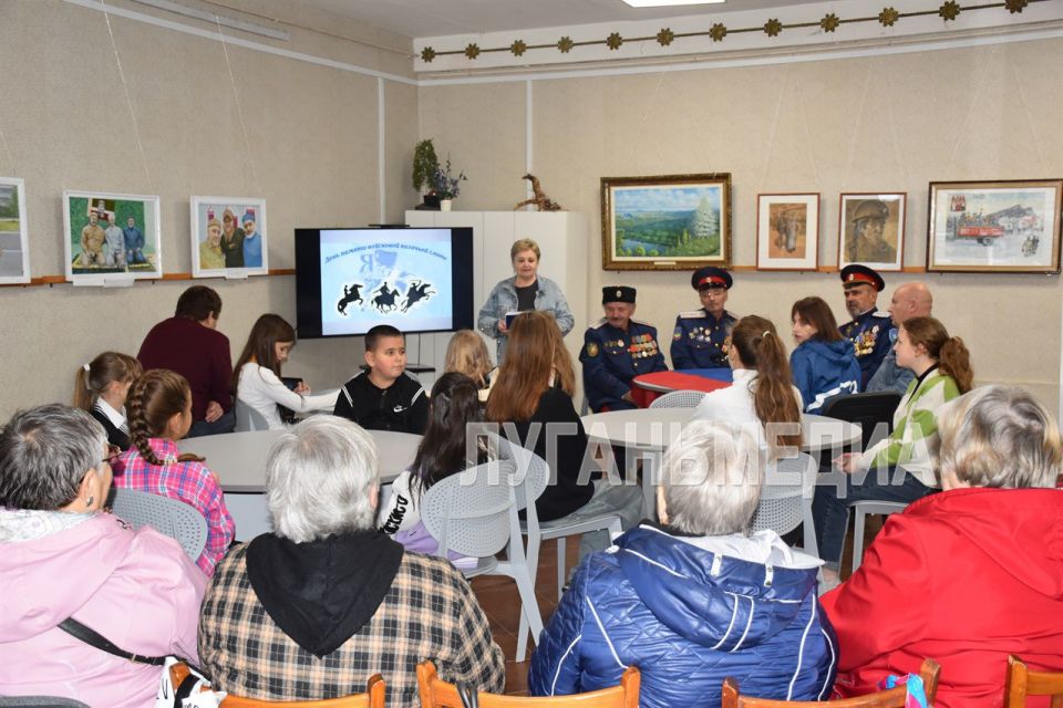 В преддверии Дня памяти воинской казачьей славы на базе Кировского городского музея состоялся патриотический час «Святое дело – Родине служить»