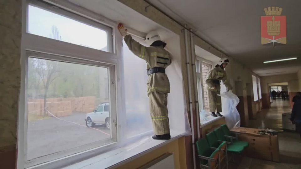 Светлана Гребенькова: Луганское региональное отделение Всероссийского студенческого корпуса спасателей (ВСКС) оказывает помощь нашему городу в ликвидации последствий взрыва в многоквартирном жилом доме по ул.Гмыри