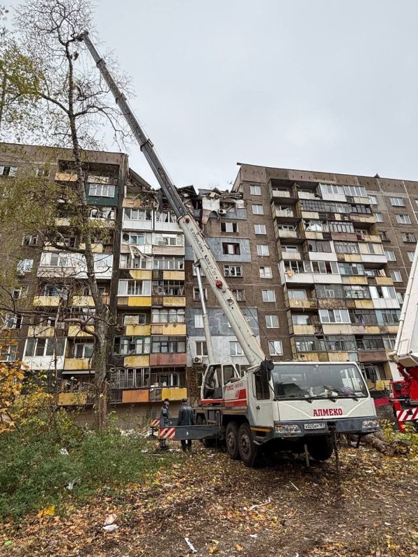 Семь квартир повреждены после взрыва в многоэтажке Алчевска