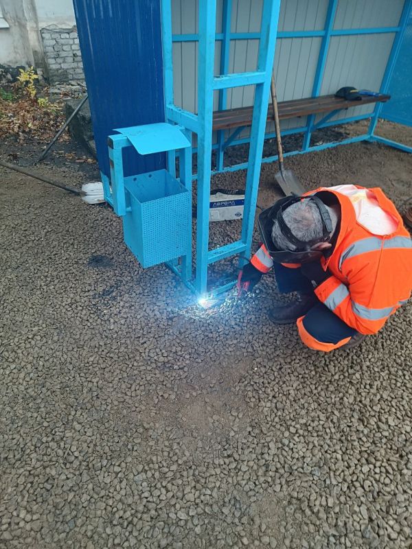 Для того, чтобы ожидание транспорта было более комфортным и безопасным!