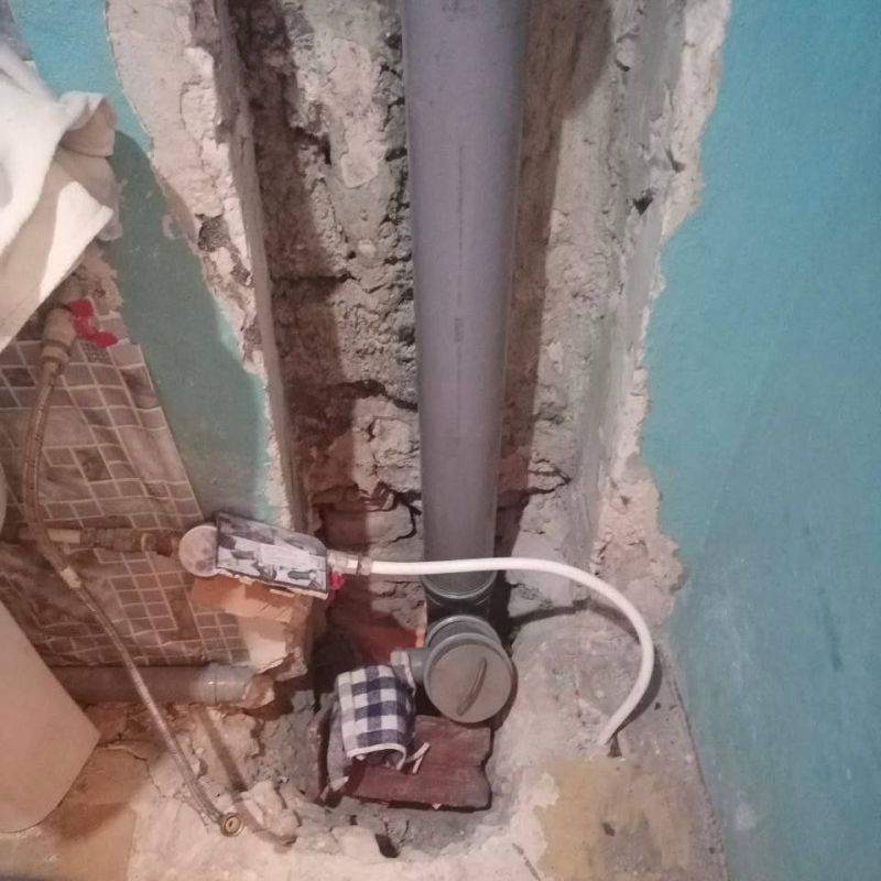 В Лутугино выполнили ремонт канализационных систем в многоквартирном доме