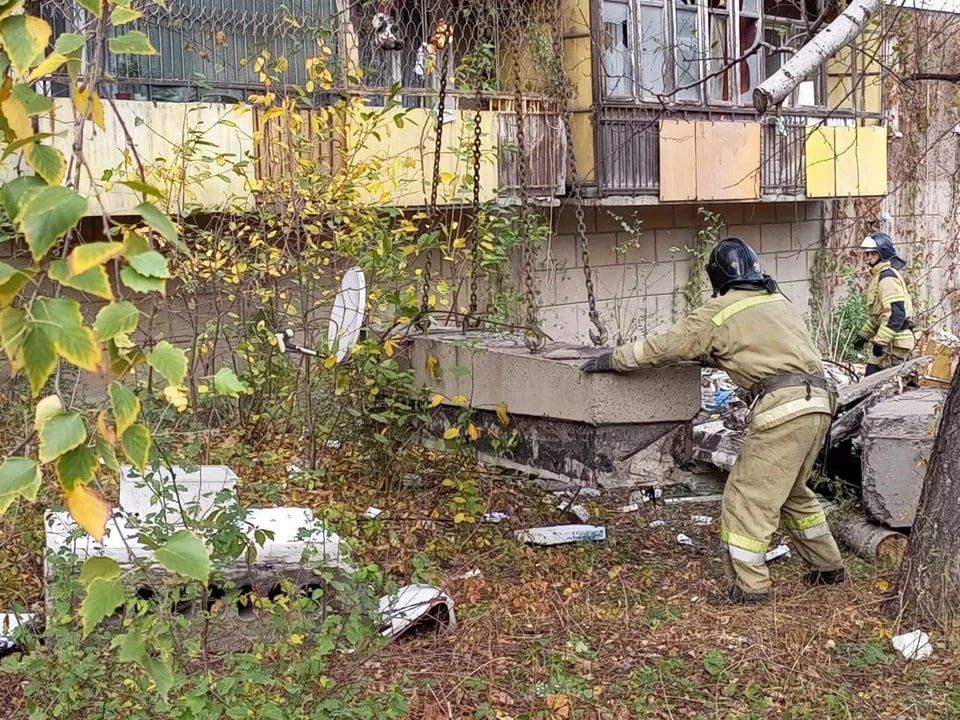 В Алчевске продолжают разбирать завалы после взрыва в многоэтажке