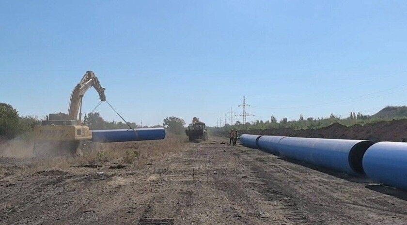 Сспециалисты ФРТ заменили три км труб водовода на участке между Алчевском и Петровское