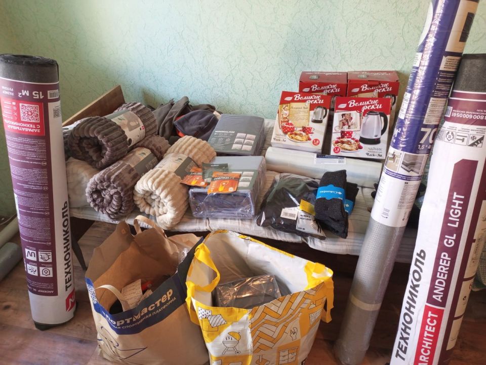 Светлана Гребенькова: Гуманитарная помощь от представителей шефа-региона доставлена в наш город для жителей дома, пострадавшего от взрыва, и находящихся в пункте временного размещения