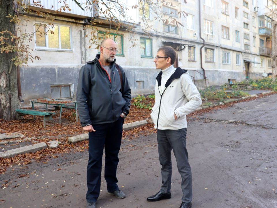 Сергей Саенко: Поручил начальнику управления жилищно-коммунального хозяйства Администрации муниципального округа Сергею Сердюкову ознакомиться с работами по подготовке многоквартирного дома к отопительному сезону