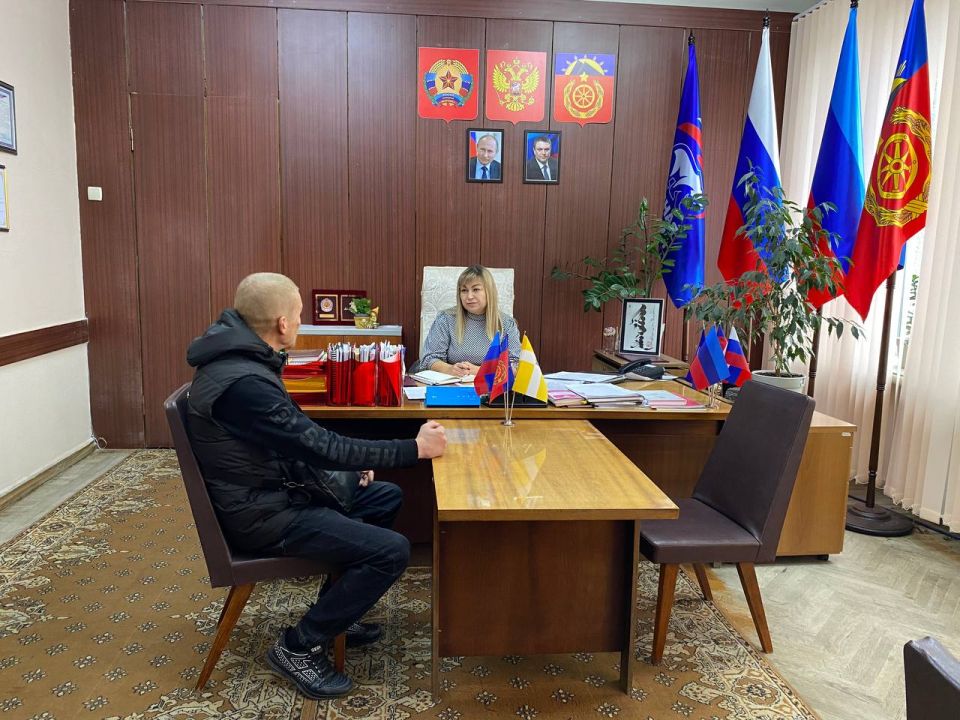 Виктория Сошина: Провела приём граждан.. Сегодня ко мне обратился участник специальной военной операции, житель нашего города, с вопросами трудоустройства и газификации собственного дома