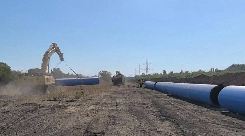Специалисты Фонда развития территорий заменили три км труб магистрального водовода на участке между городами Алчевск и Петровское, его реконструкция проходит в два этапа