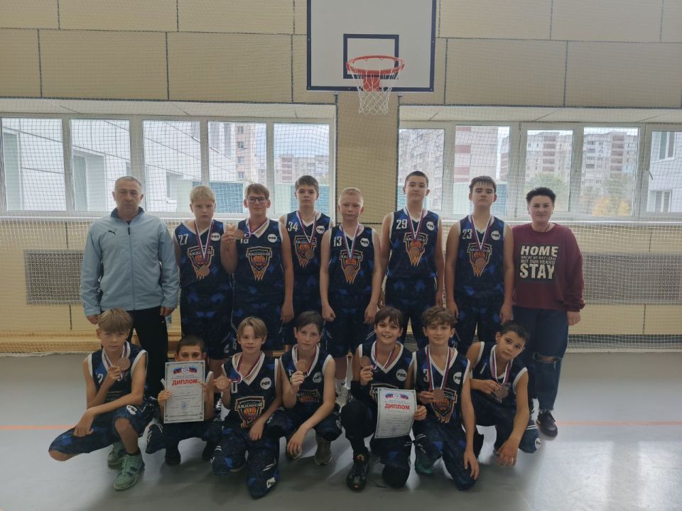 Алчевские спортсмены приняли участие в соревнованиях по баскетболу и турниру по боксу