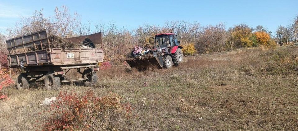 Андрей Рубанцов: Коммунальная служба продолжает уборку территорий кладбищ в пгт Дзержинский