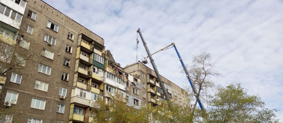 Светлана Гребенькова: Работы по разбору строительных конструкций дома по ул.Гмыри, пострадавшего вчера от взрыва, продолжаются