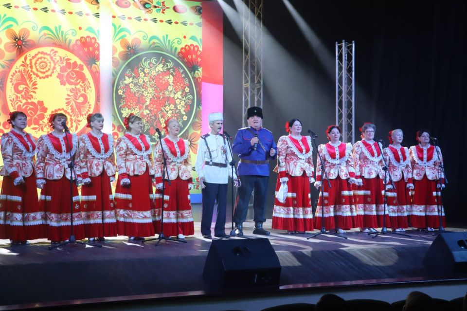 В городском Дворце культуры прошли торжественные мероприятия, приуроченные к Дню казачества ЛНР и Покровам Пресвятой Богородицы