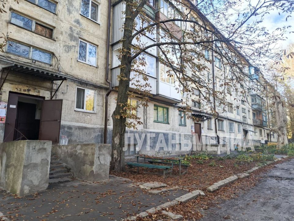 В Антраците специалисты единой управляющей компании ведут подготовку многоквартирных домов к зиме