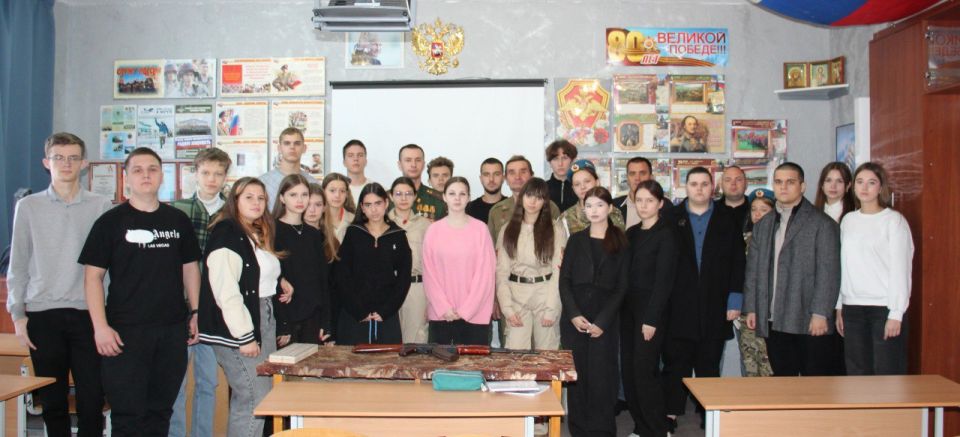 15 октября в средней школе № 7 состоялся урок мужества "Есть такая профессия - Родину защищать", организованный военным комиссариатом г. Алчевска и Перевальского района совместно с городской организацией ветеранов в...