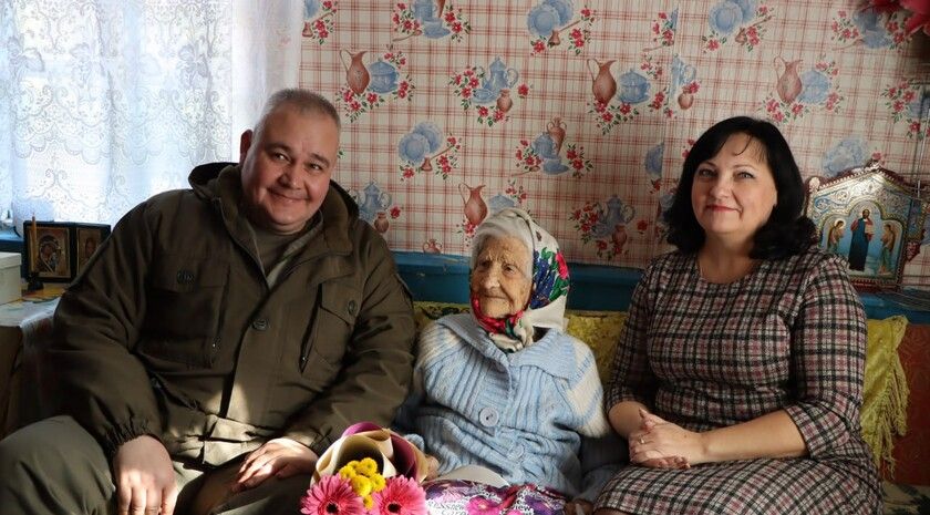 Путин поздравил со 100-летием жительницу Лутугинского района