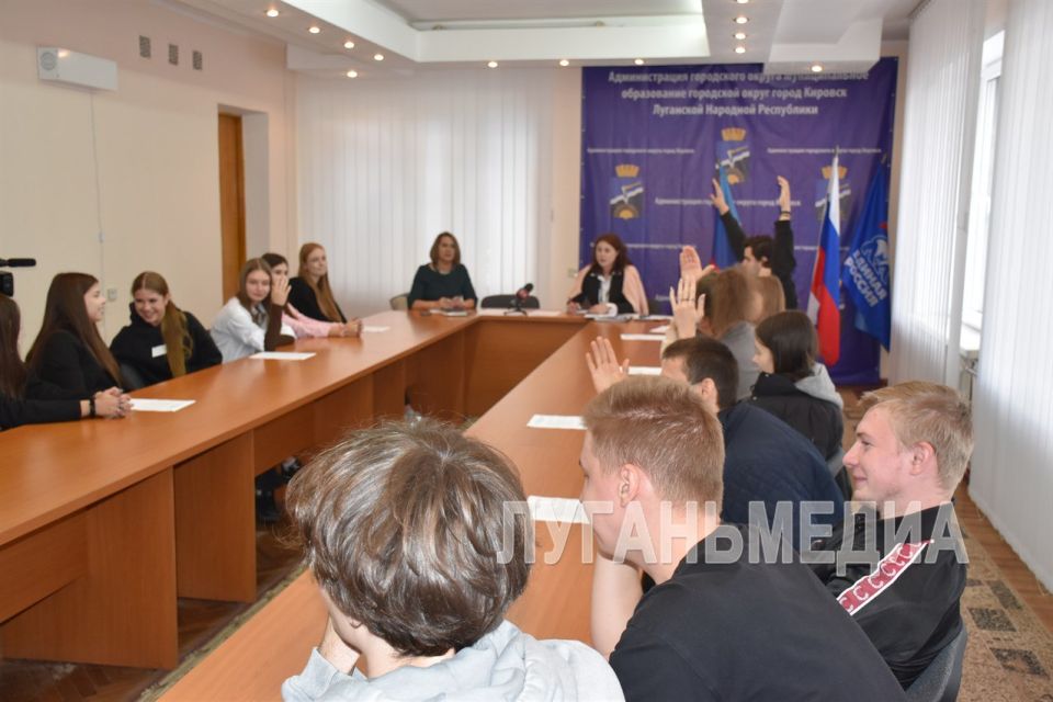 Активисты города Кировска провели первое заседание молодежного совета при Администрации городского округа