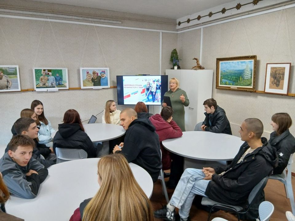 В Кировском историко-художественном музее состоялась профилактическая беседа «Я выбираю жизнь!»