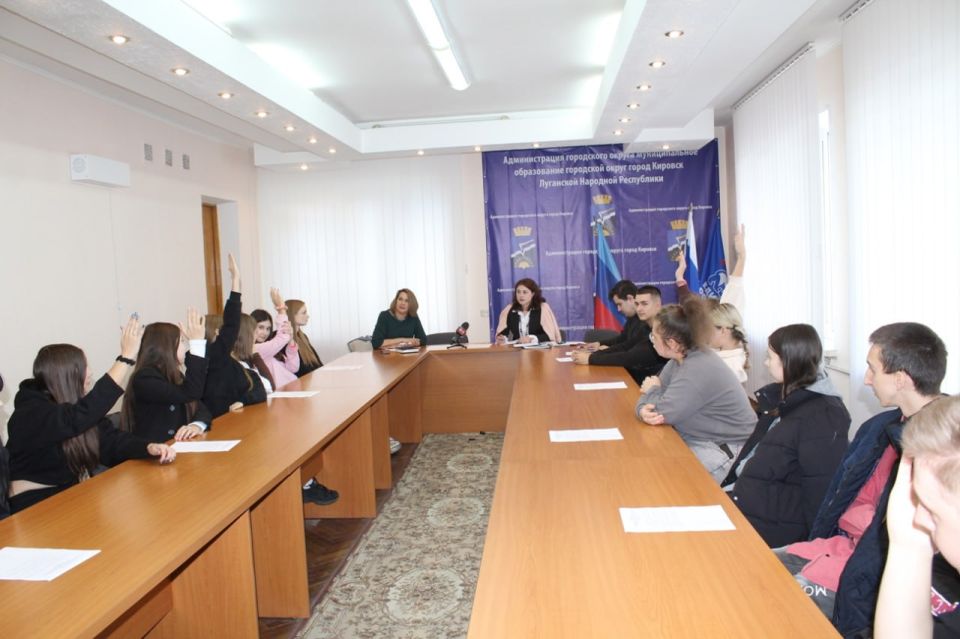 В Администрации городского округа город Кировск состоялось первое заседание нового состава молодежного совета
