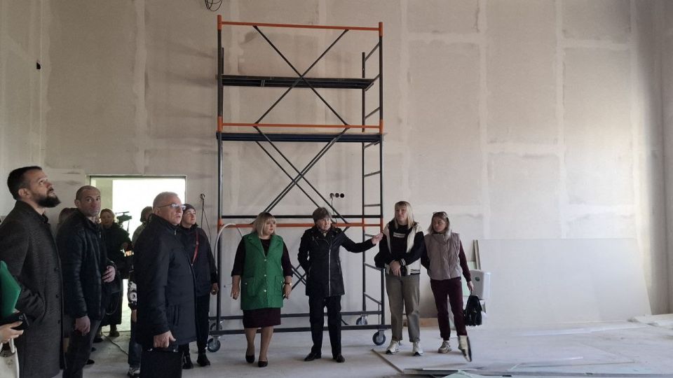 Джан Погодин-Новиков: Сегодня совместно с депутатом Евгением Воробьевым, начальником управления образования по муниципальным образованиям городского округа города Красный Луч и Антрацитовского муниципального округа...