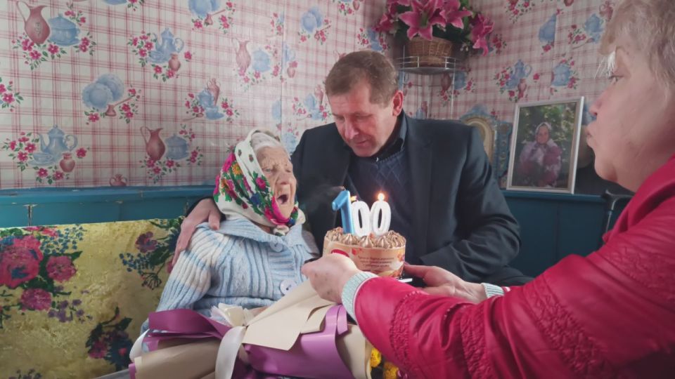Евгений Бондарь: Жительница села Весёлая Тарасовка отпраздновала 100-летний юбилей